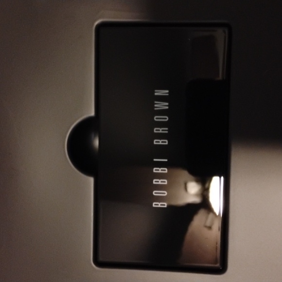 Bobbi Brown Pretty Cool Eye Cheek & Lip Kit NEW IN BOX - Picture 4 of 8